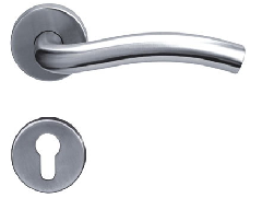 Several factors causing rust on stainless steel bathroom door handles